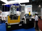 pohled na expozic PENTA TRADING v čele s FANUC ROBOCUT -C800iB s osou Z510