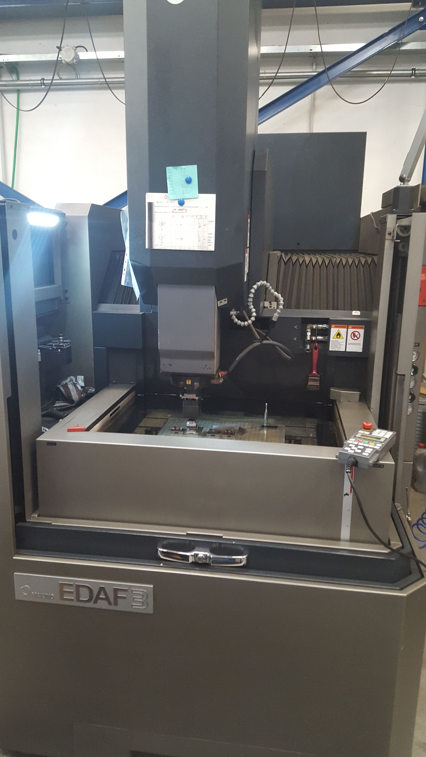 Elektroerozivní hloubička Makino EDAF3